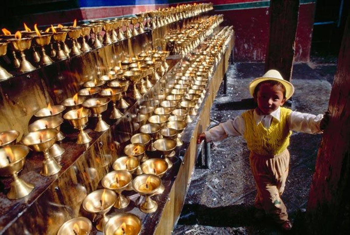 Niño tibetano en el palacio de Jockhang, Lhasa.