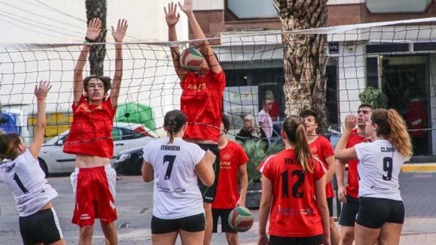 Dolores presume de multideportividad en su exhibición anual