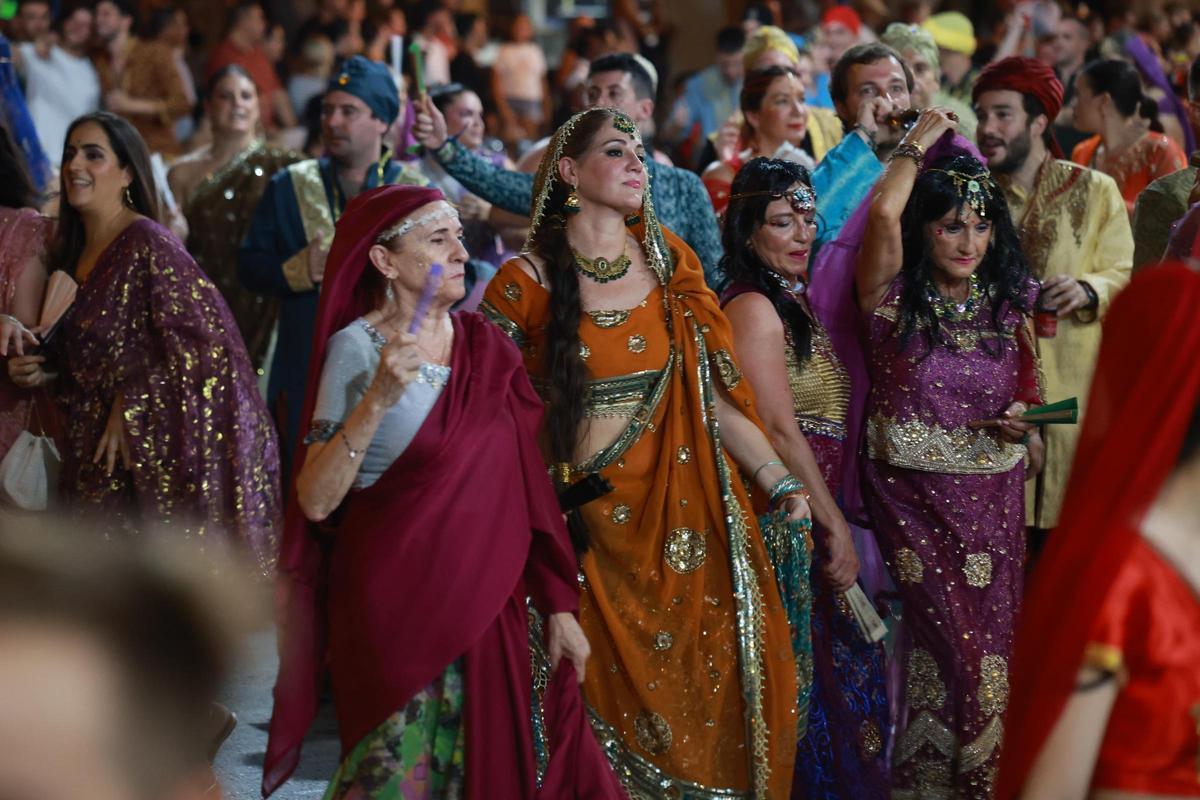 Las mejores imágenes de la Gran Retreta de los Moros y Cristianos de Orihuela Las mejores imágenes de la Gran Retreta de los Moros y Cristianos de Orihuela