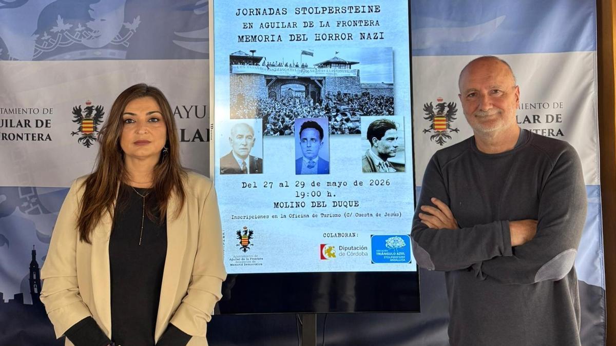 Ángeles Zurera y Diego Igeño, en la presentación de las jornadas sobre el nazismo de Aguilar de la Frontera.