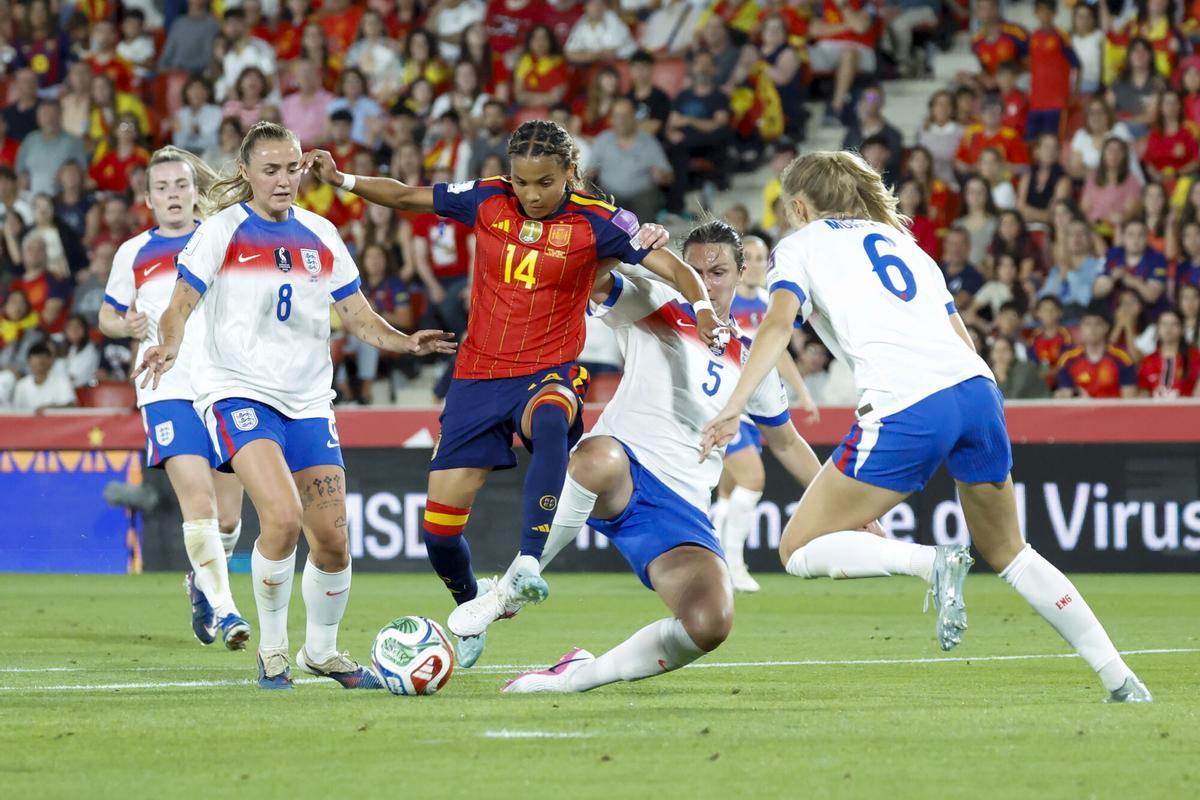 Clasificación para el Mundial de fútbol femenino: España - Inglaterra, en imágenes.