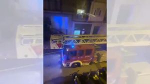 Vídeo | Herido grave un niño de 5 años en un incendio en una vivienda en Zaragoza