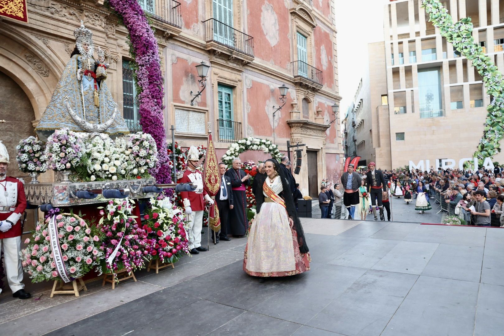 La Fuensanta recibe a María Estela en las fiestas de Murcia