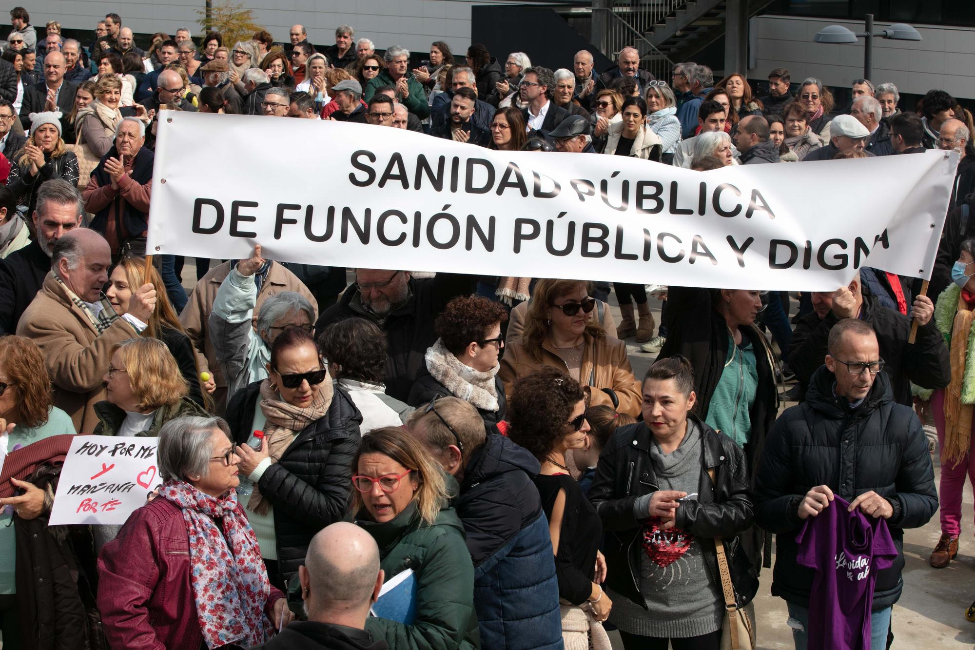 Galería de imágenes de la concentración por la falta de médicos en Ibiza
