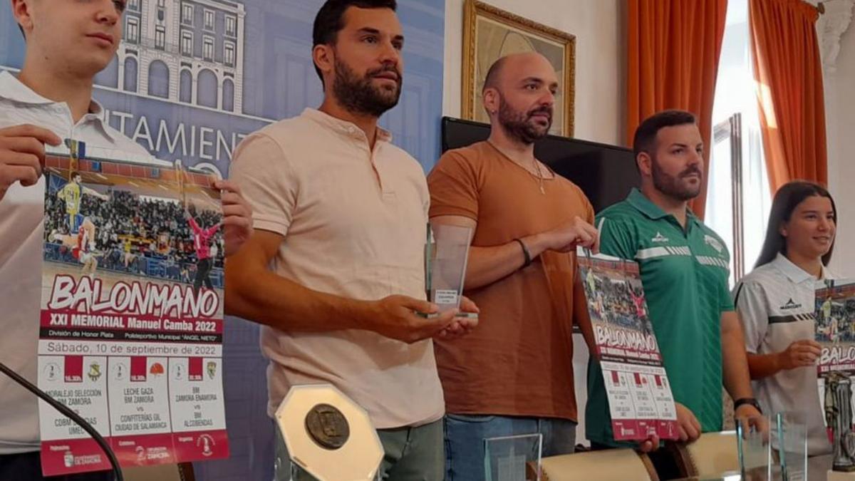 Participantes en el acto de presentación celebrado ayer. | |  LOZ