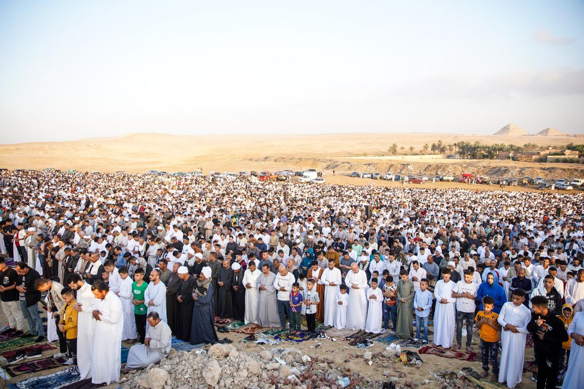 Los musulmanes celebran el fin del Ramadán. Fiesta del Eid al-Fitr en Egipto.