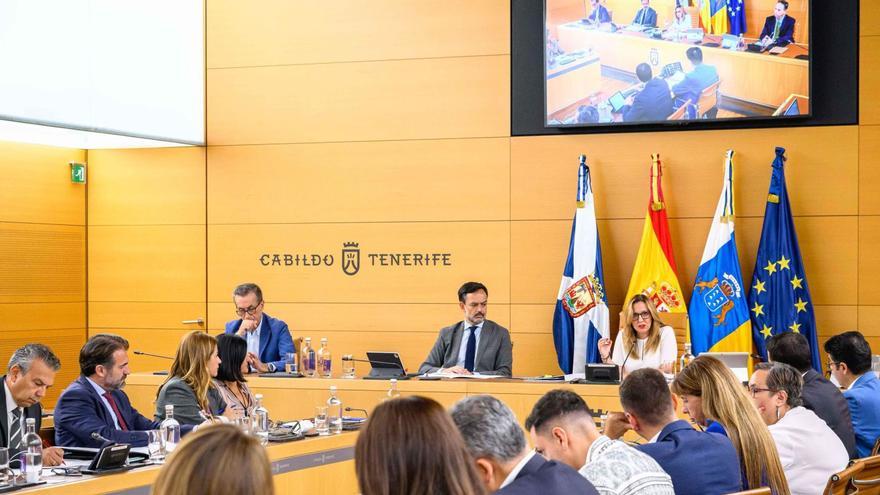 Aparcamientos en las autopistas para dejar el coche y usar la guagua