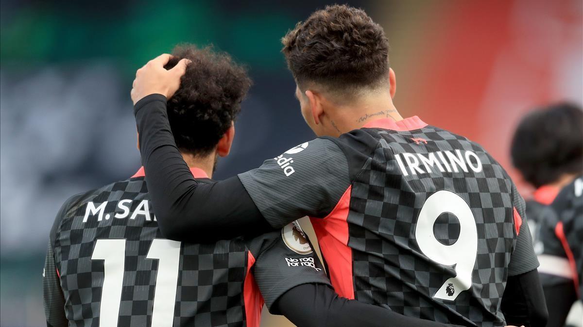 London (United Kingdom)  19 12 2020 - Roberto Firmino of Liverpool (R) celebrates scoring his team s fifth goal during the English Premier League soccer match between Crystal Palace and Liverpool FC in London  Britain  19 December 2020  (Reino Unido  Londres) EFE EPA Adam Davy   POOL EDITORIAL USE ONLY  No use with unauthorized audio  video  data  fixture lists  club league logos or  live  services  Online in-match use limited to 120 images  no video emulation  No use in betting  games or single club league player publications