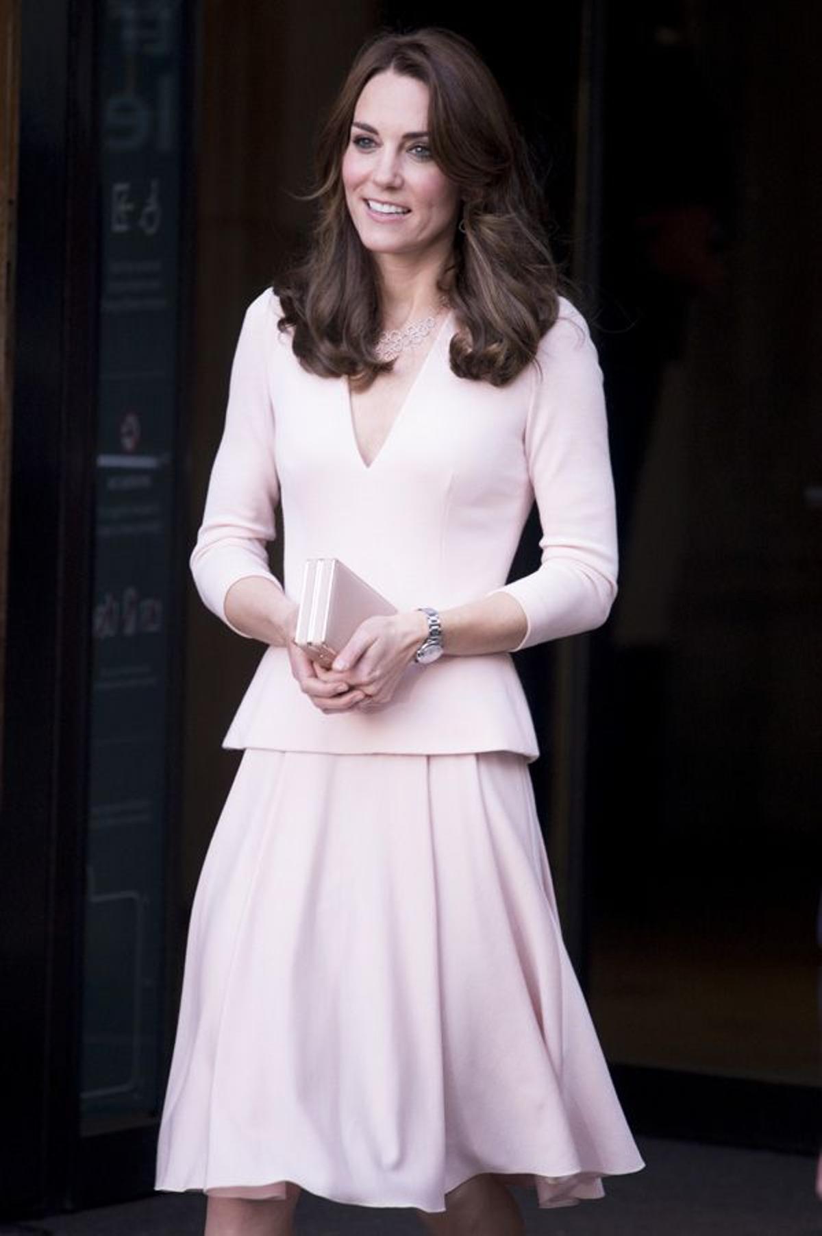 Kate Middleton con escote en 'V'