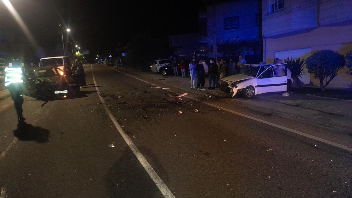 Los dos vehículos implicados en el accidente en Moaña.