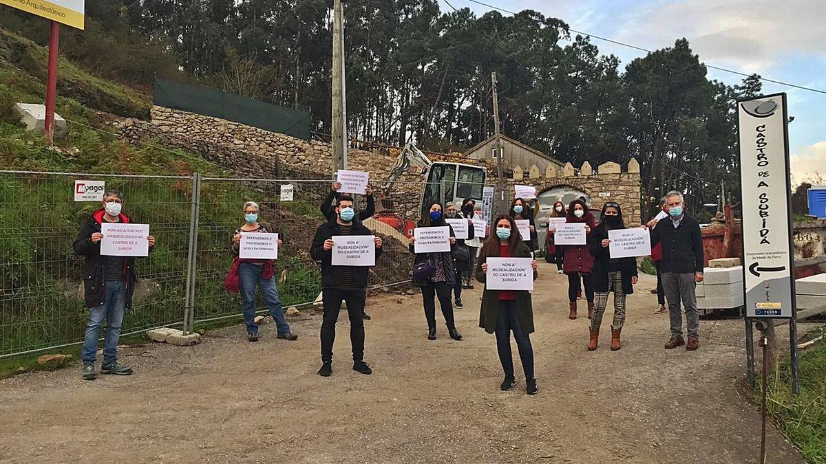 Concentración el pasado sábado contra las obras que se desarollan en A Subidá. |   // FDV