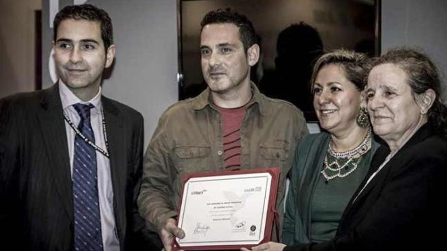 Antonio Campesino (centro) junto al coordinador de Fitur, la alcaldesa Valdeón y Paloma Fernández, de Aire Libre.