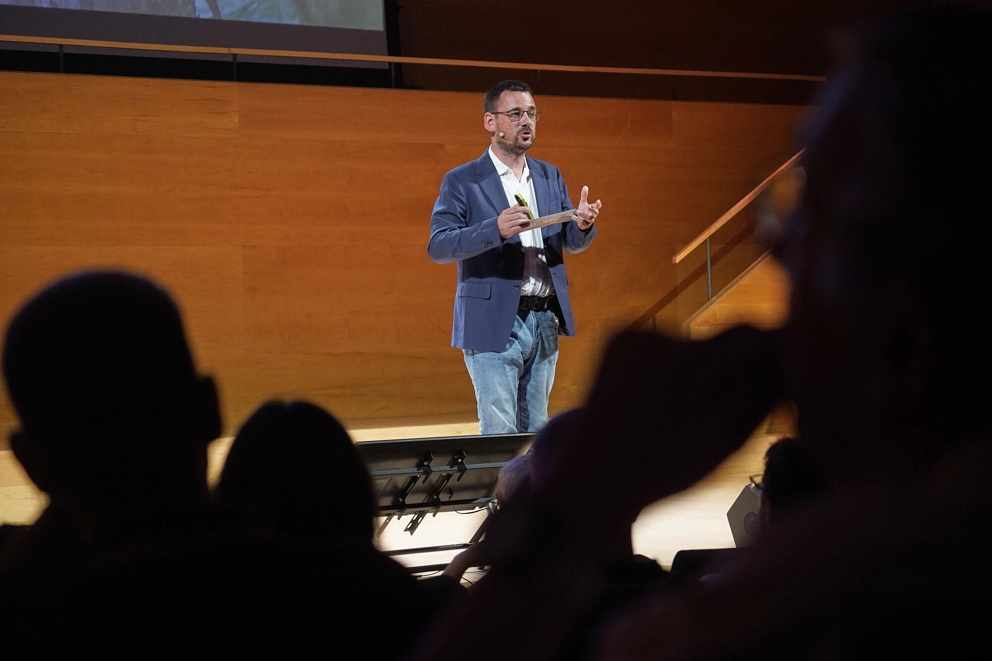Girona Auditori alcalde de Girona, Lluc Salellas,conferència balanç meitat de mandat propostes pels pròxims dos anys
