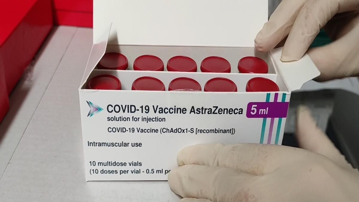 Archivo - Arxiu - Vacuna d'AstraZeneca contra la covid
