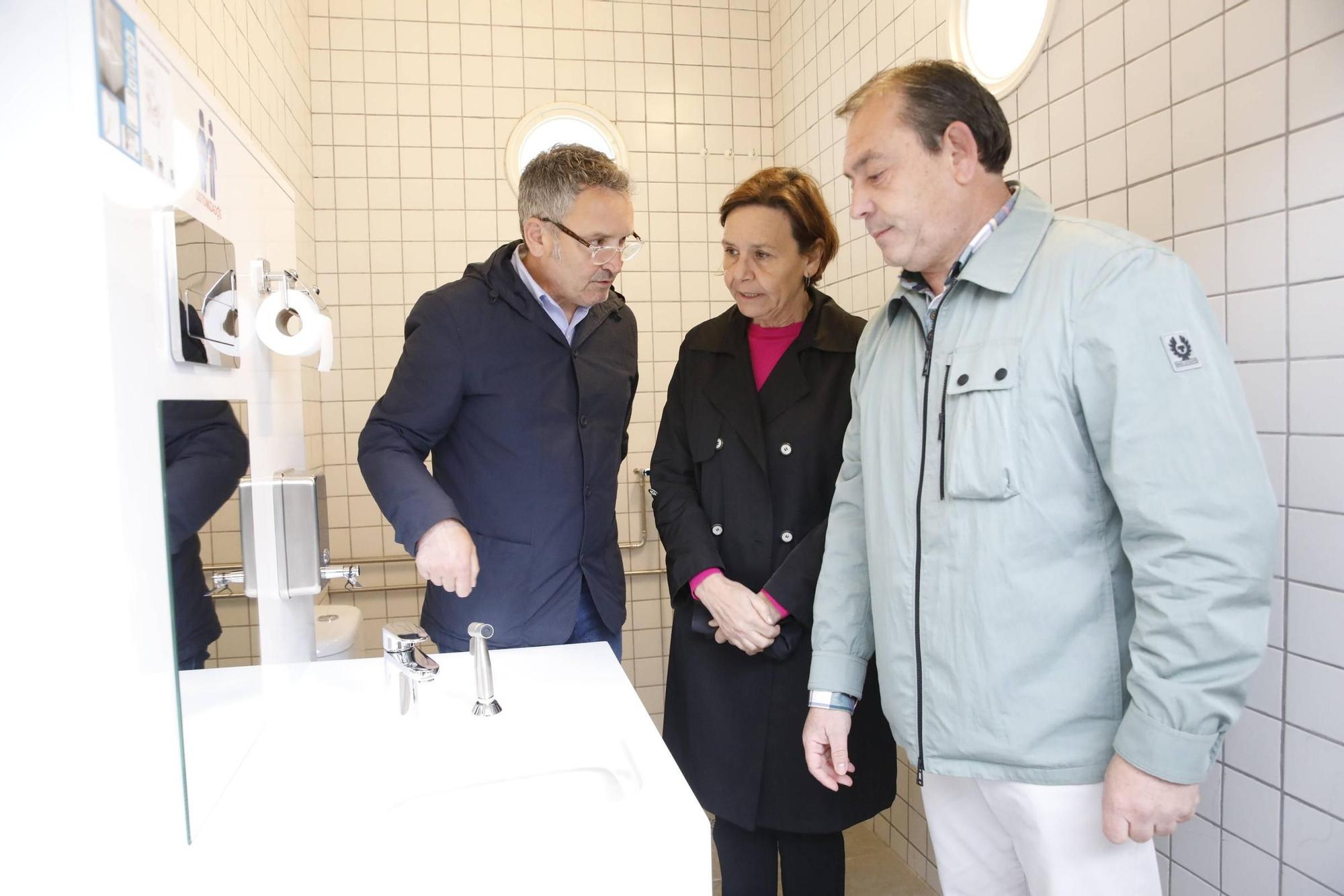 Así son los nuevos baños para personas ostomizadas en Gijón (en imágenes)