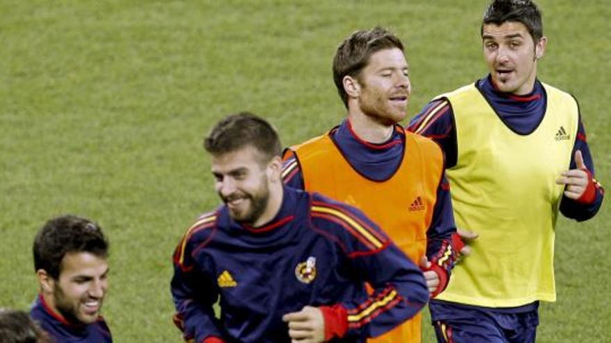 Los jugadores entrenando ayer en el Green Point Stadium