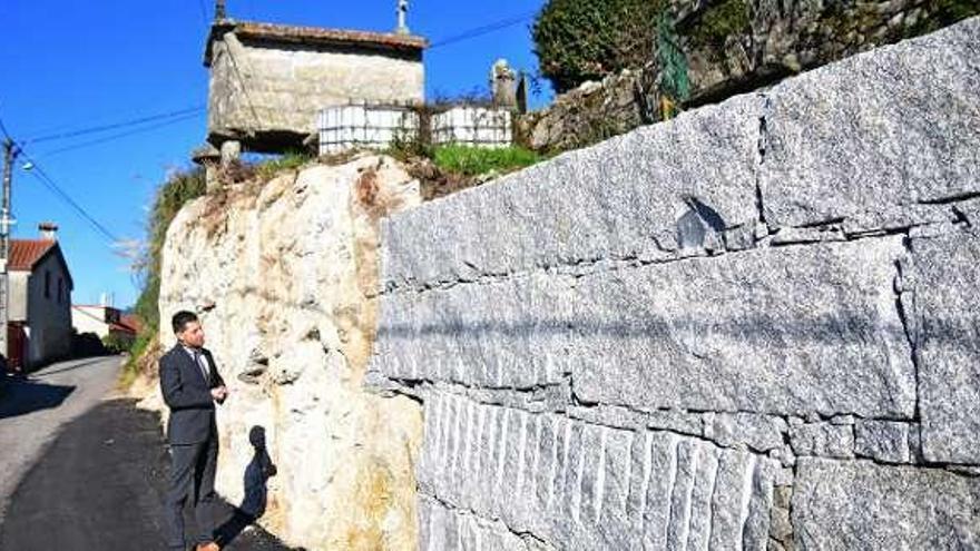 Andrés Díaz visitó las obras acometidas en el Camiño central.