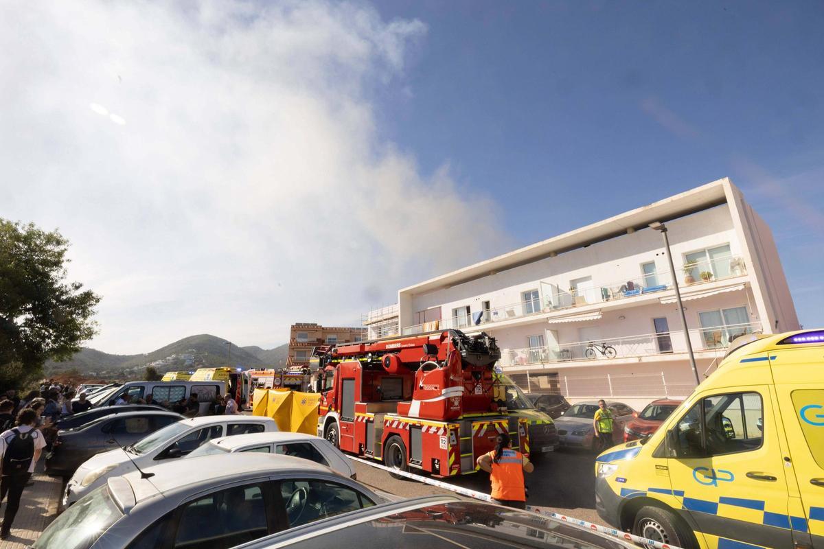 Impresionantes imágenes de los destrozos provocados por la explosión de un piso en Ibiza