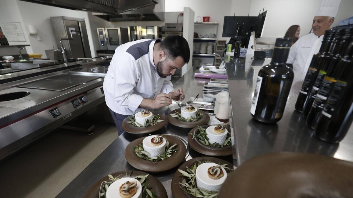 VÍDEO |  La Escola d'Hoteleria de Balears, escenario de la final del concurso de tapas de la Denominació d'Origen Oli de Mallorca