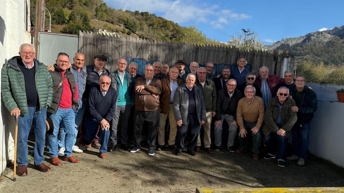 Encuentro de los exalumnos del Colegio de Segunda Enseñanza Libre Adoptado de Pola de Laviana.