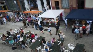 Un pueblo en fiestas.