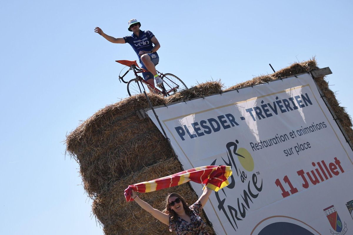 MUR-DE-BRETAGNE (France), 11/07/2025.- Spectators during the 7th stage of the Tour de France cycling race over 197km from Saint Malo to Mur-de-Bretagne, France, 11 July 2025. (Ciclismo, Francia) EFE/EPA/CHRISTOPHE PETIT TESSON