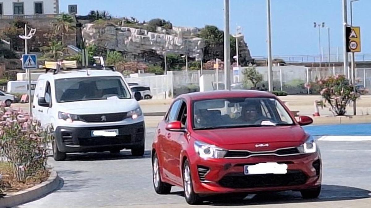Coches entran en Eivissa en el primer día de limitación el año pasado. | D.I.