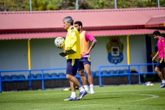 Entrenamiento de la UD LAS PALMAS en Barranco ...