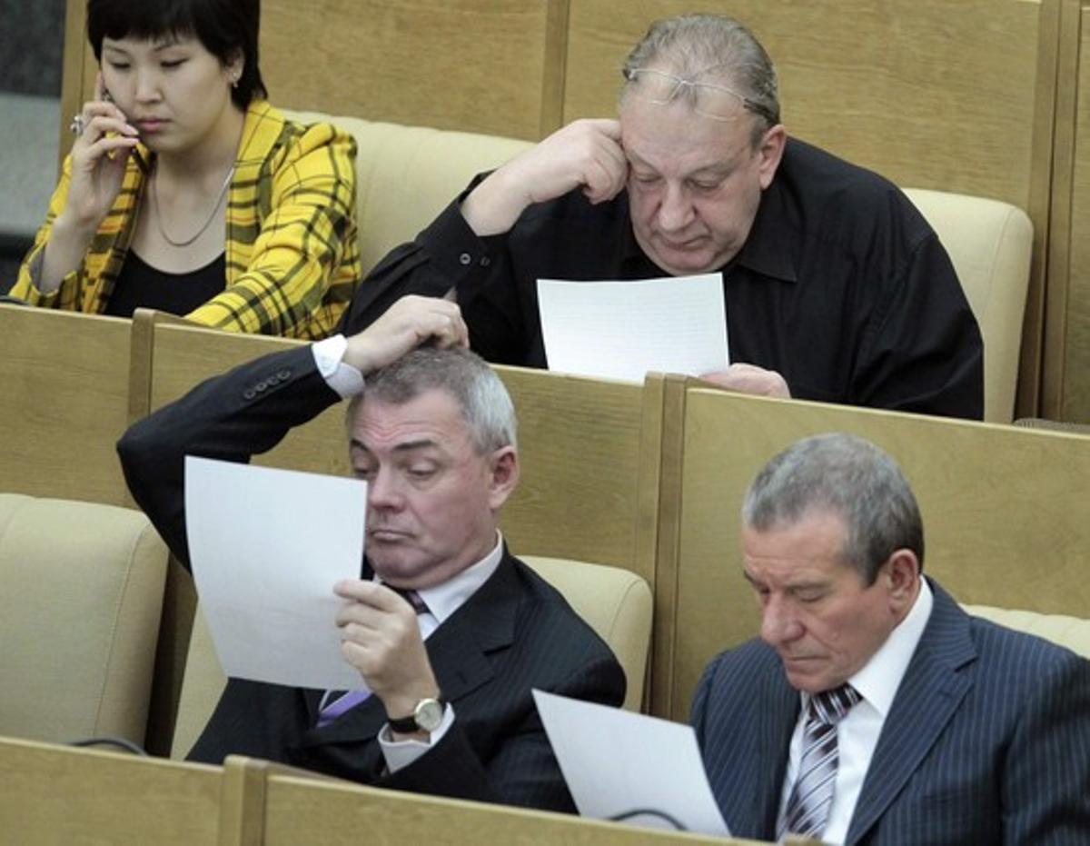 Diputats de la Duma revisen el text del tractat START.
