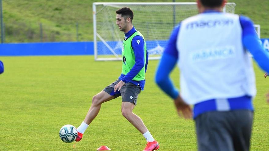 Sabin Merino, en el césped de Abegondo.