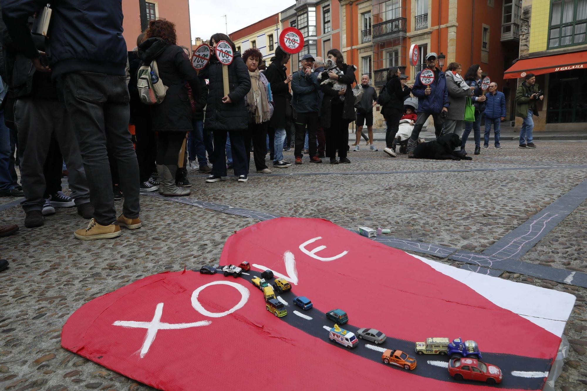 La reunión vecinal con la Alcaldesa por el vial de Jove, en imágenes