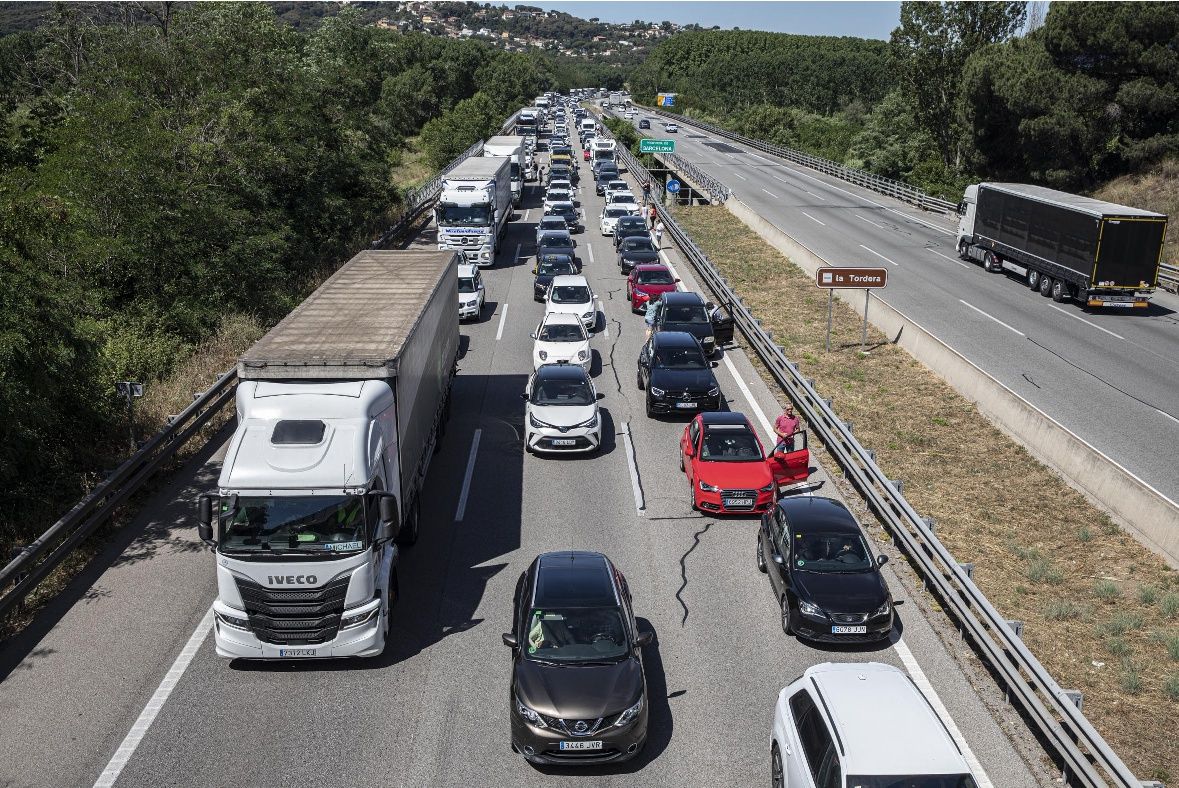 L'AP-7 acumula fins a 14 quilòmetres a Maçanet per un accident