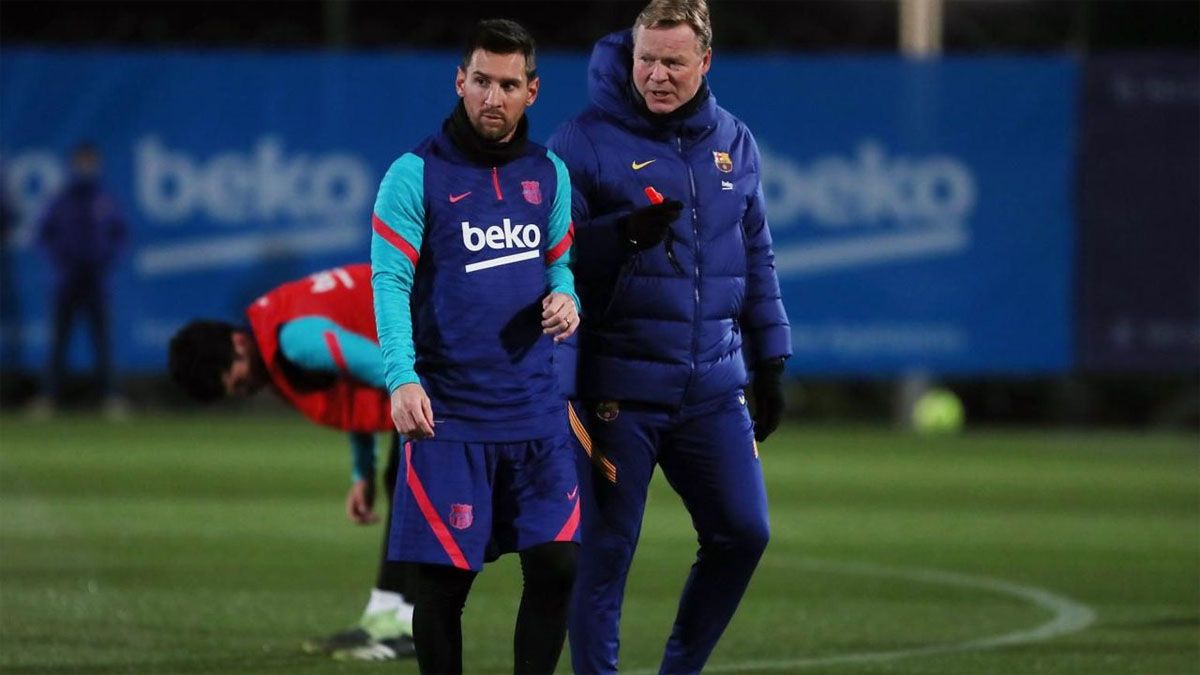 Malestar de los jugadores del Barça con el césped de la Ciutat Esportiva