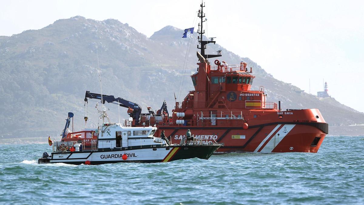 Dispositivo de búsqueda de náufragos del &quot;Mar de Marín&quot; en la zona del hundimiento.