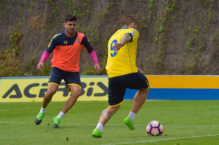 Entrenamiento de la UD Las Palmas, en Barranco ...