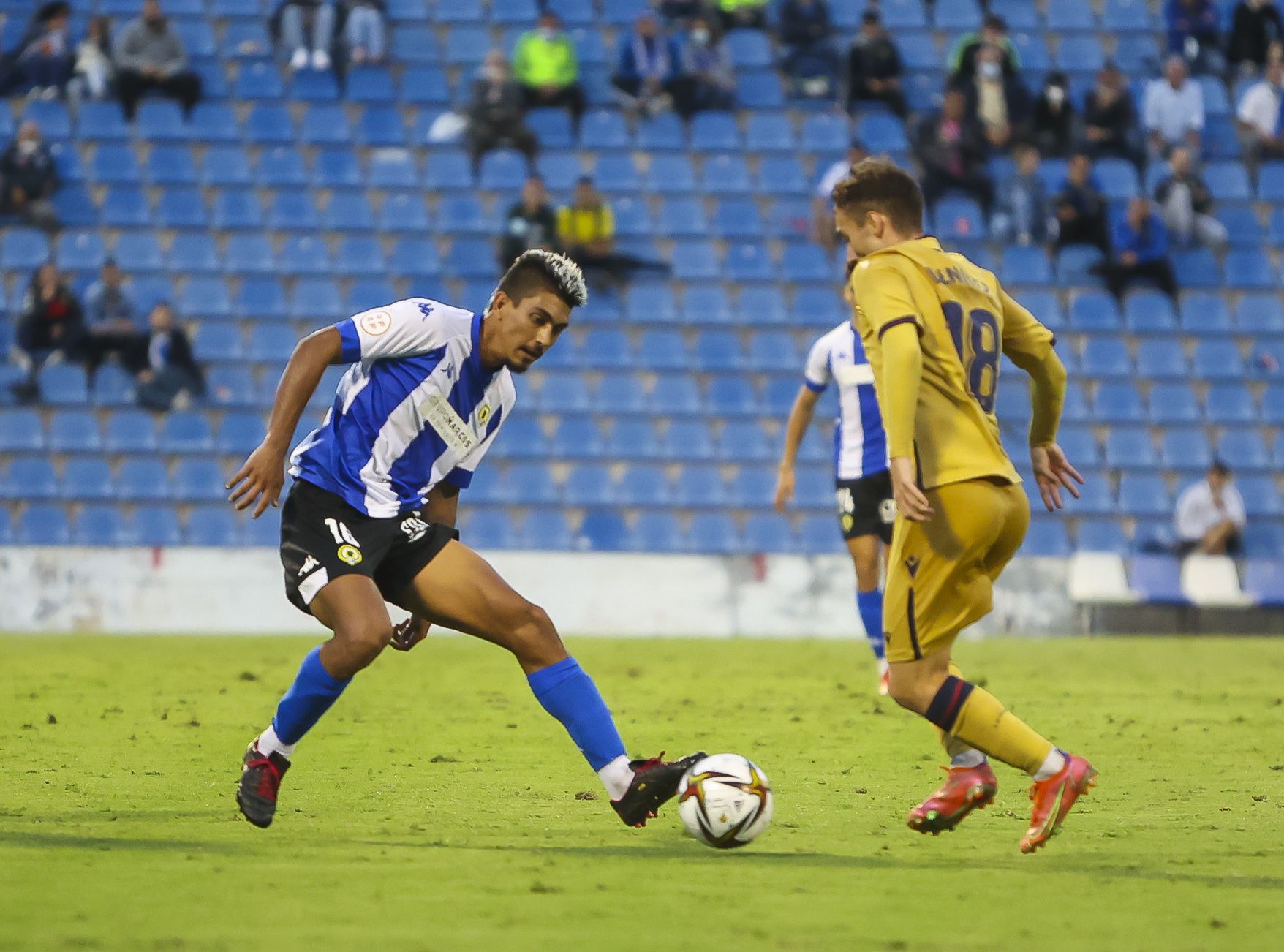 El Rico Pérez se harta del equipo: así se vivió en el estadio el Hércules - Atlético Levante