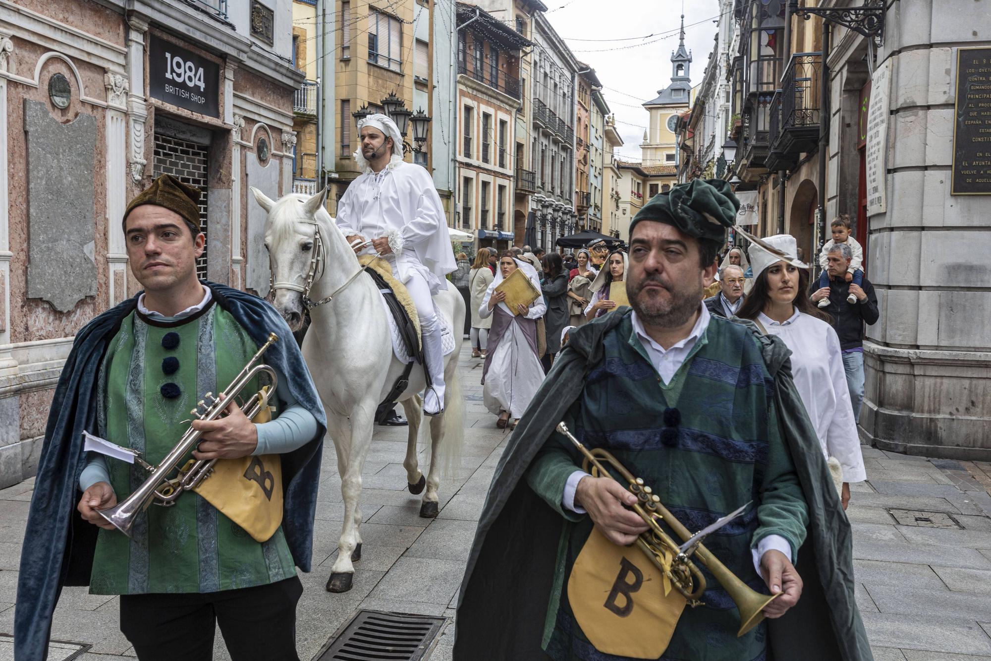 En imágenes | Cabalgata del Heraldo por las calles de Oviedo