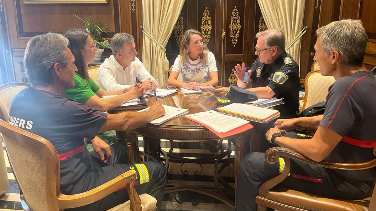 Reunión de trabajo entre la alcaldesa y los responsables del área de Seguridad del Ayuntamiento de Castelló.