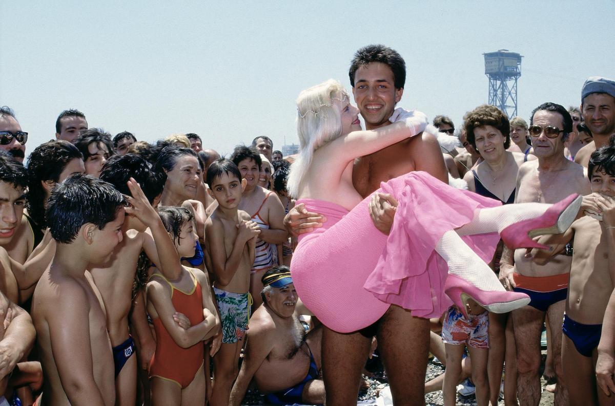 Cicciolina, en 1987, en la playa de la Barceloneta.