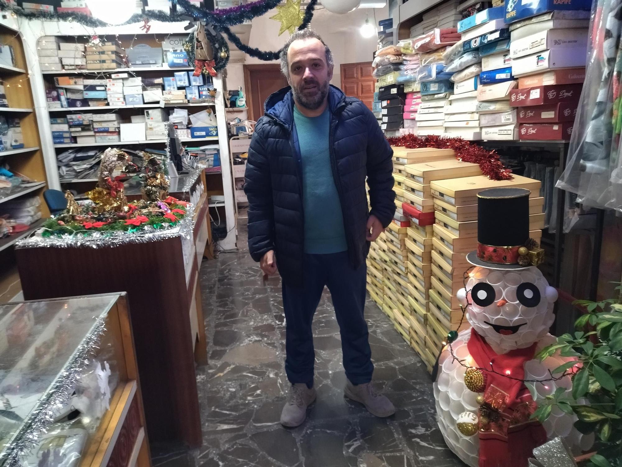 La artesanal Navidad en la tienda más antigua de Xàbia