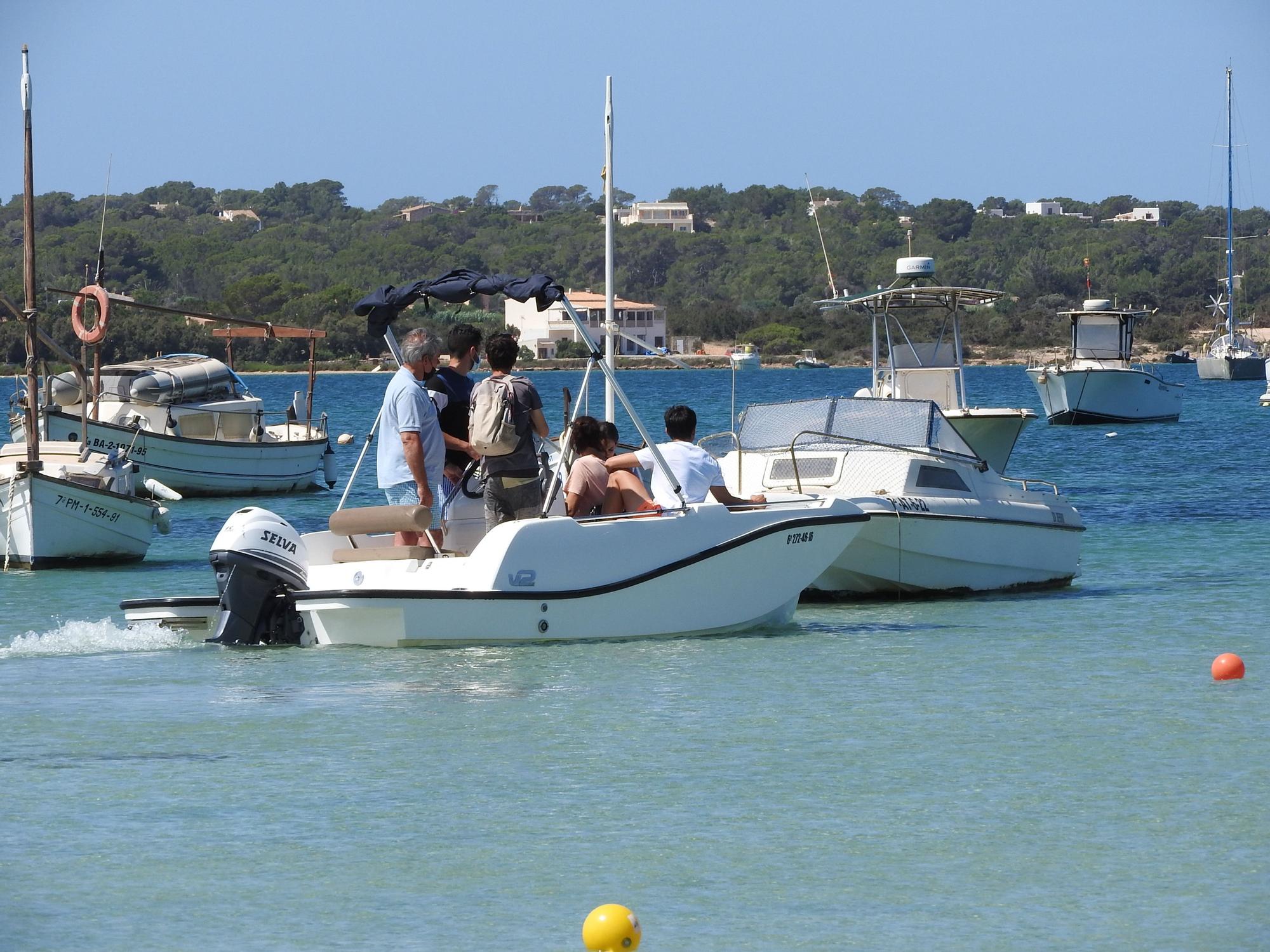 Embarcaciones en s'Estany des Peix en Formentera