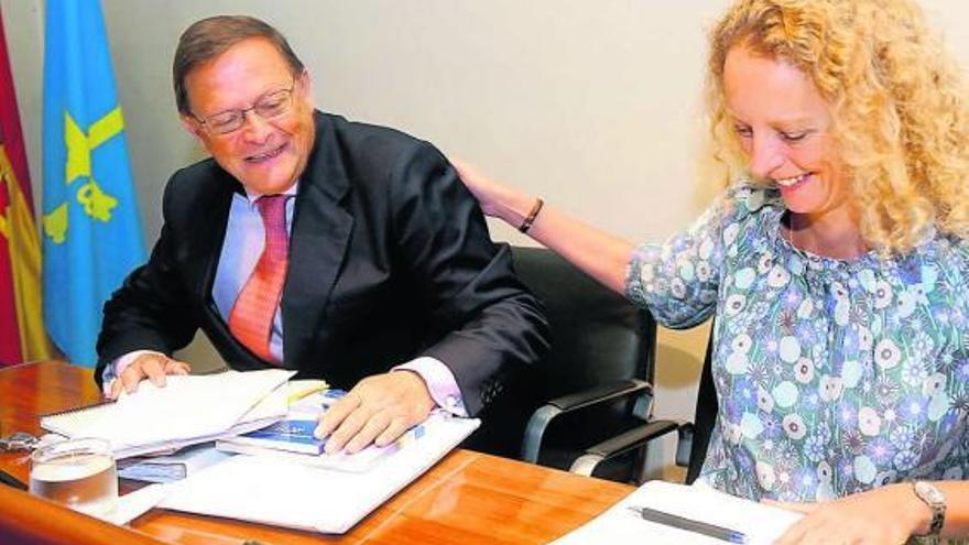 José María Navia-Osorio y Noemí Martín, instantes antes de que el Consejero iniciara su intervención.