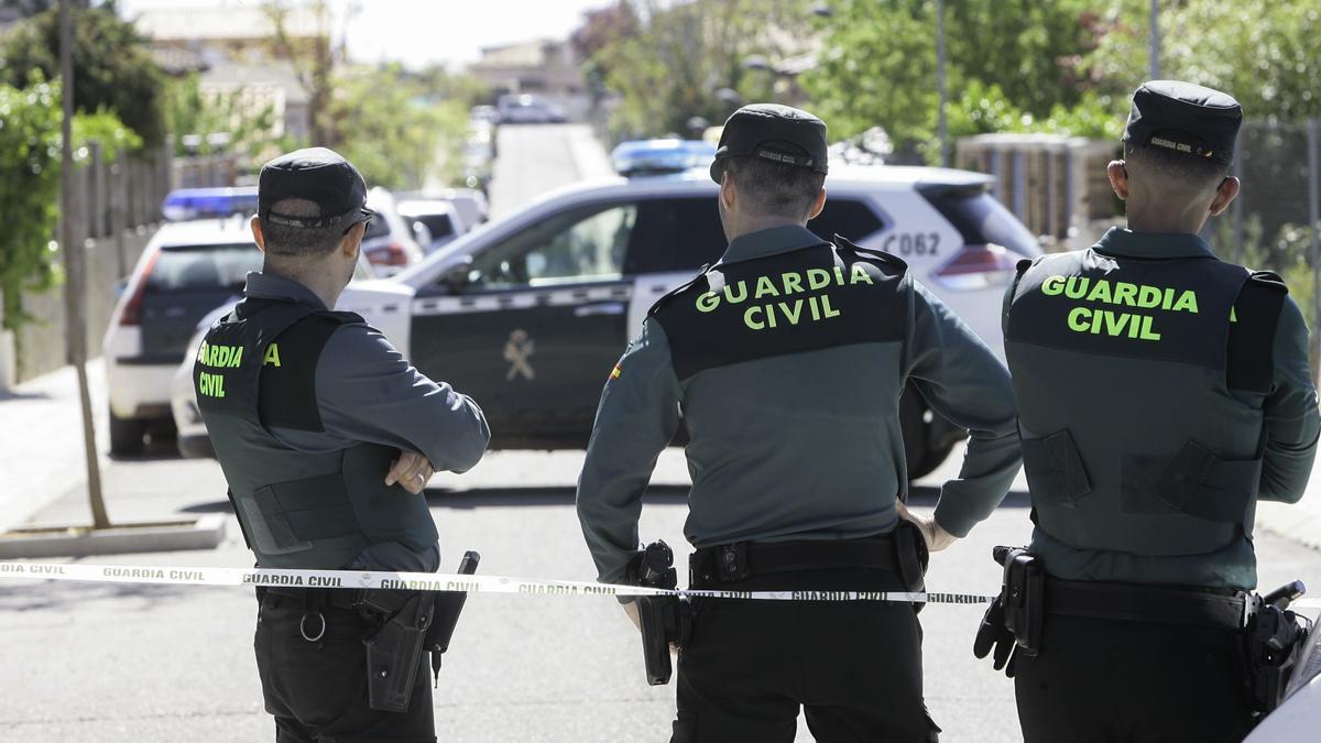 La Guardia Civil ha detenido a tres personas en relación al triple crimen de Chiloeches.