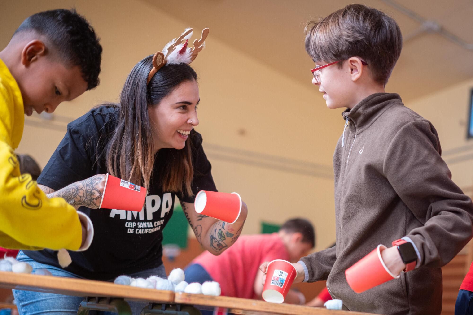 Fiesta de Navidad en el colegio Santa Cruz de California