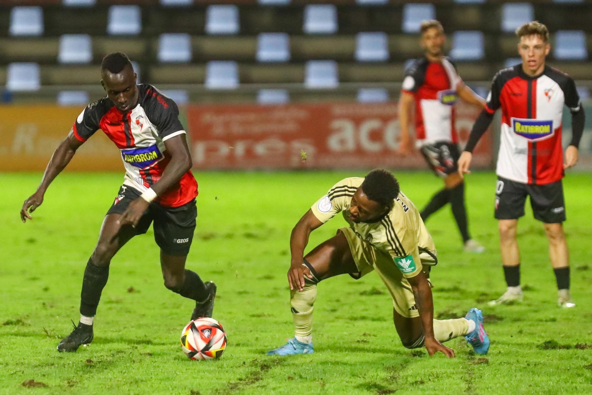El Arosa disfruta de un día histórico en A Lomba ante un Primera División