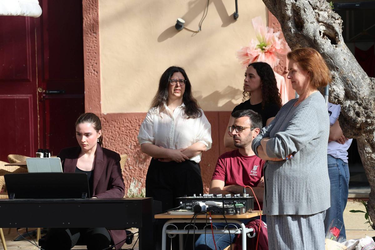 Todas las imágenes de la clase celebrada por el Convservatori de Ibiza en el Dia de la danza en Vara de Rey