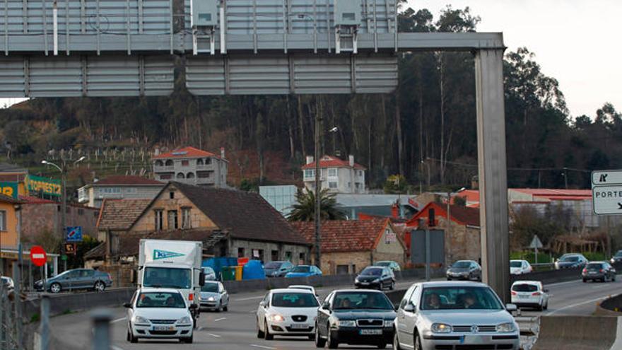 El radar de las curvas de Tameiga, el que más multa en Galicia // R. Grobas