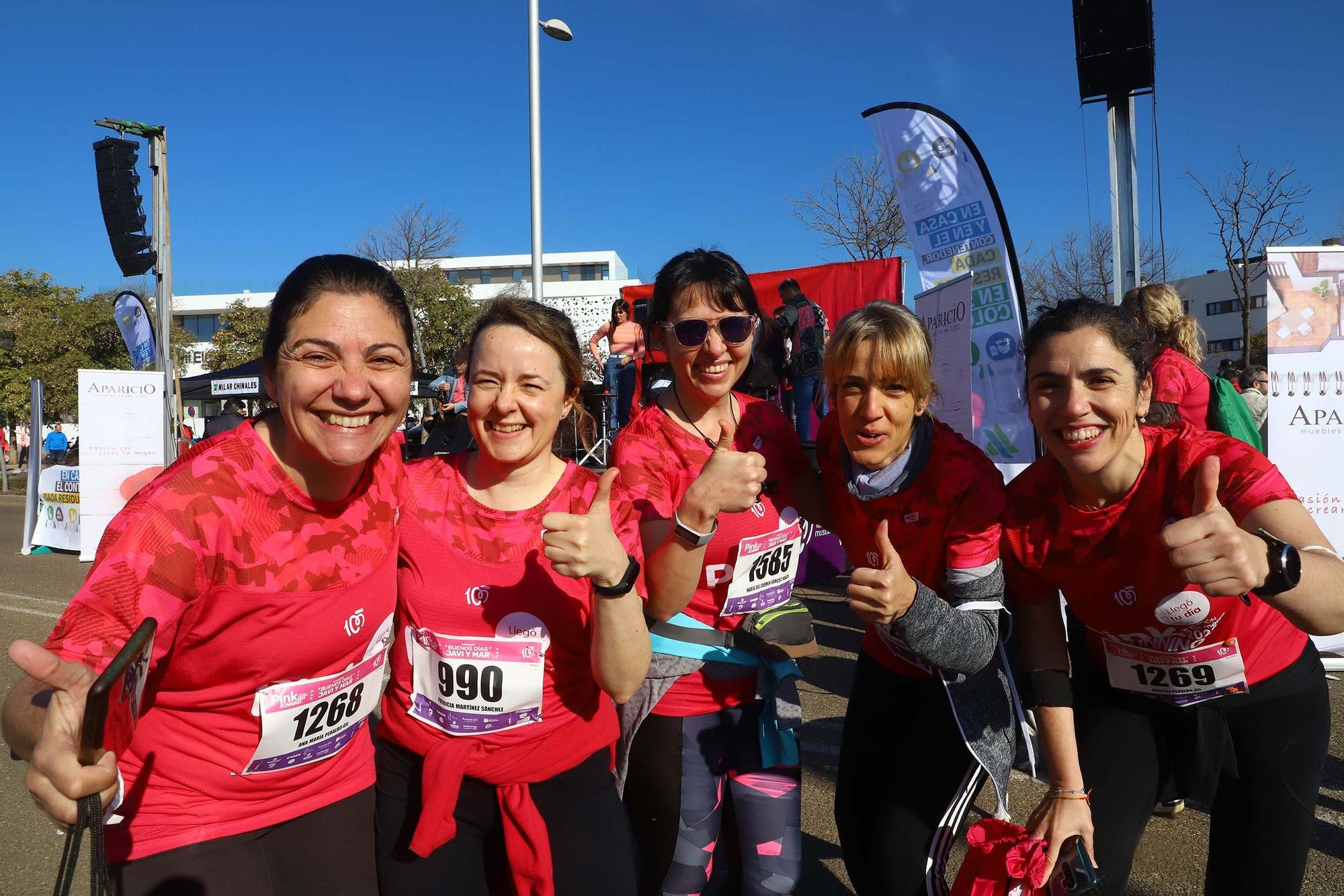 'Pink Running': más de 2.000 corredoras tiñen de rosa las calles de Córdoba