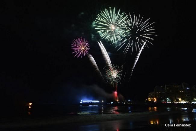 Espectáculo de fuegos artificiales tras el entierro de la sardina