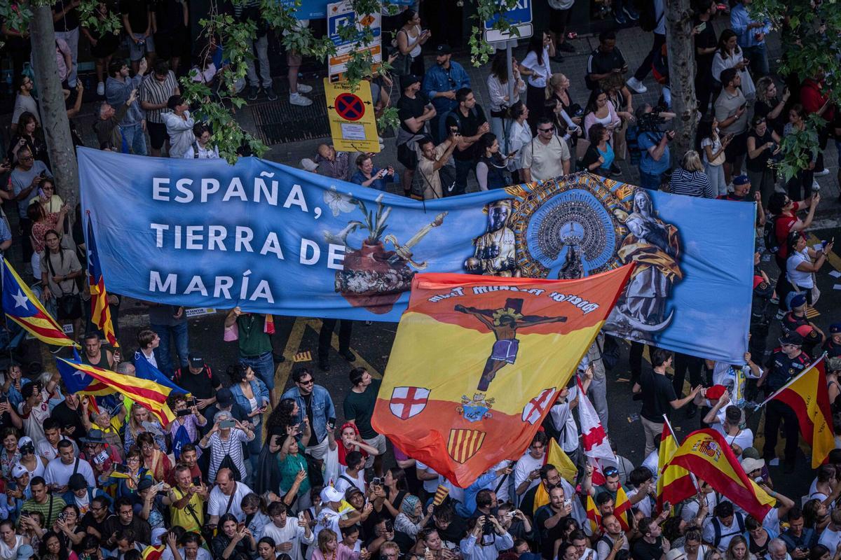 León XIV recorre el Eixample en papamóvil